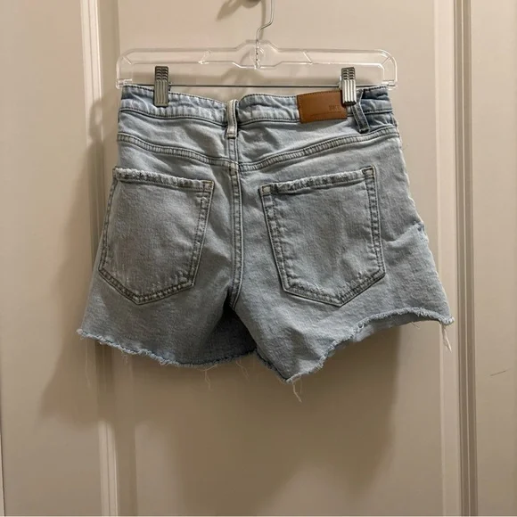 BKE Buckle Payton Jean Shorts Womens 25 Light Blue Wash Denim Distressed Hem - Picture 4 of 6